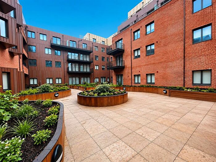 Studio To Rent In Farnborough Road, Farnborough, GU14