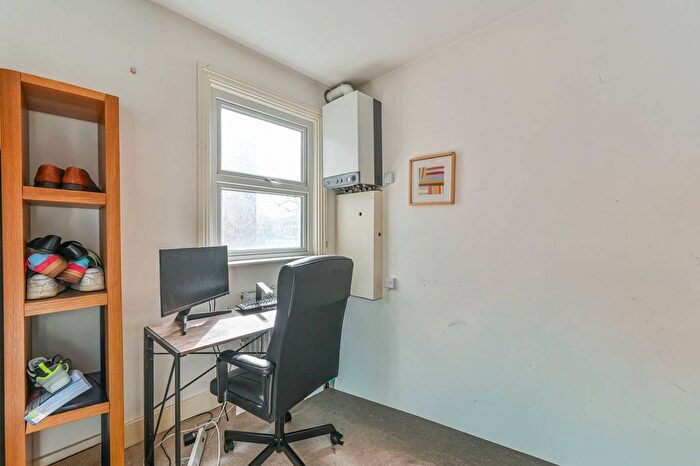 1 Bedroom Flat To Rent In Bedford Hill, Bedford Hill, London, SW12