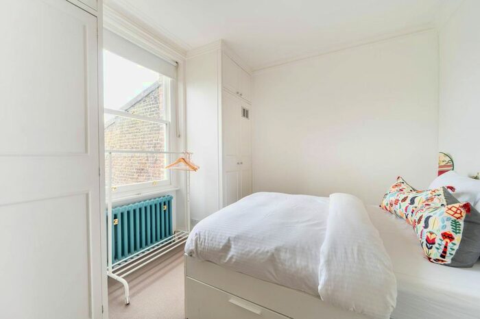 1 Bedroom Flat To Rent In St James Gardens, Notting Hill, W11