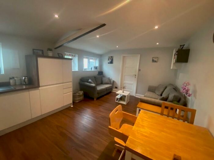 1 Bedroom Apartment To Rent In Albion Mews, Albion Road, RH2