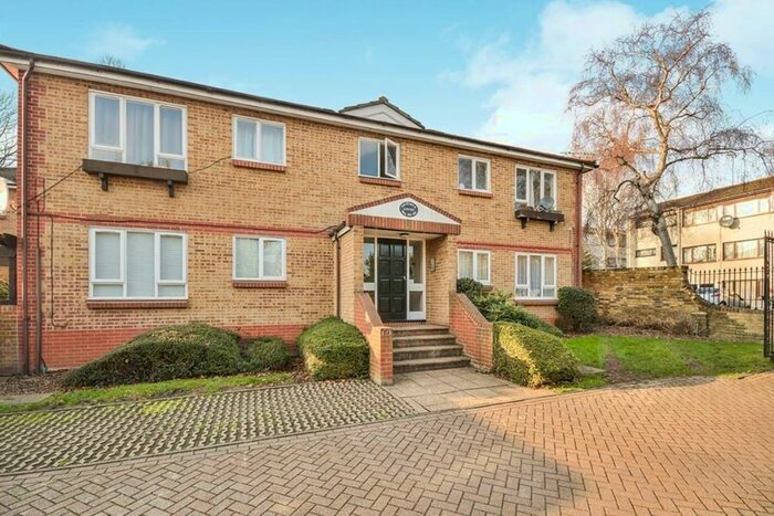 Flat To Rent In Victoria Court, Victoria Street, Maidstone, Kent, ME16