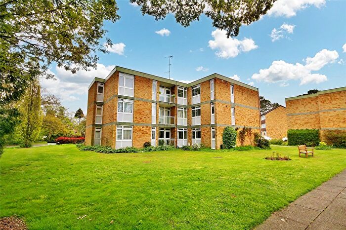 2 Bedroom Flat For Sale In Chobham Road, Horsell, Woking, Surrey, GU21