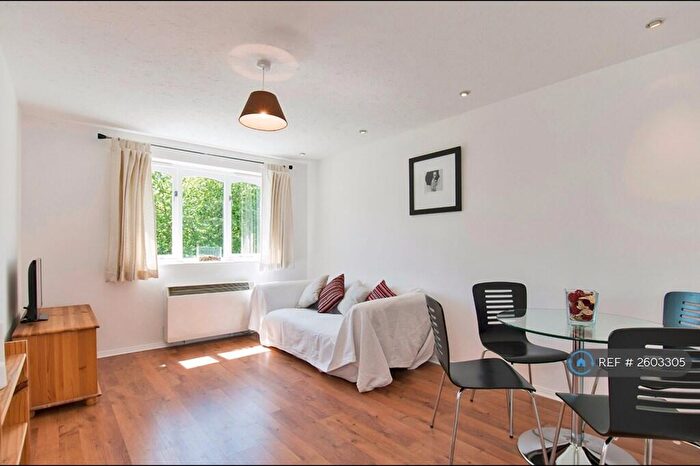 1 Bedroom Flat To Rent In Telegraph Place, London, E14