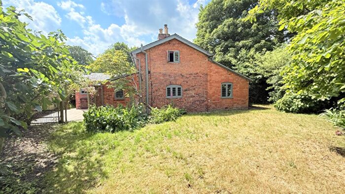 3 Bedroom Detached House For Sale In Hartmoor Road, Devizes, SN10