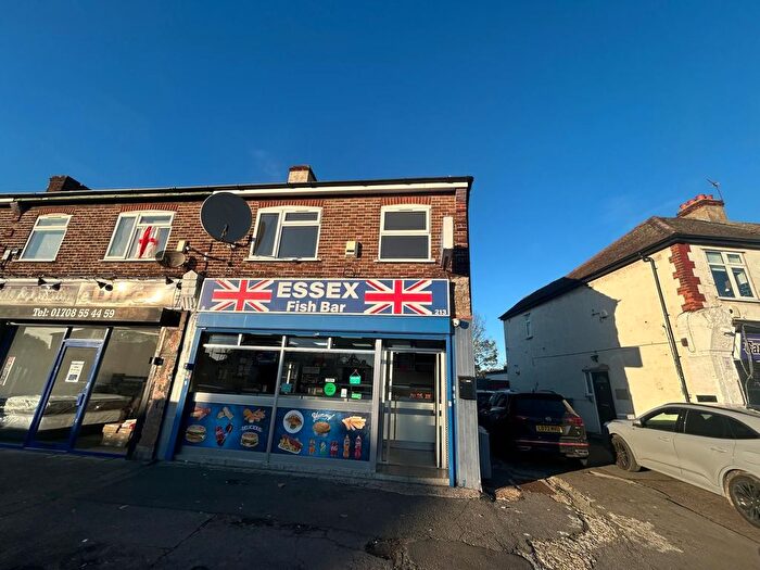 2 Bedroom Flat To Rent In Flat, Crown Parade, Upminster Road South, Rainham, RM13