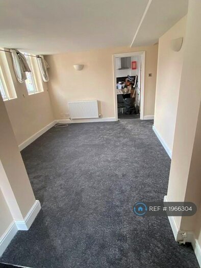 2 Bedroom Maisonette To Rent In Chapel Court, West Wickham, BR4