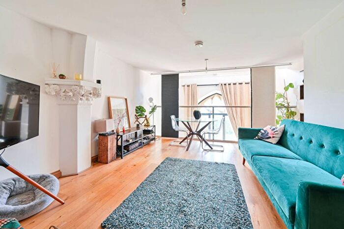 2 Bedroom Flat To Rent In Church Rise, Forest Hill, London, SE23