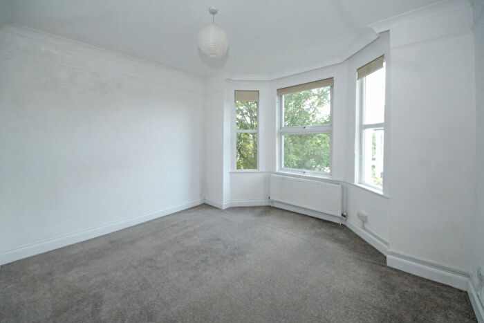 1 Bedroom Semi-Detached House To Rent In Brownlow Road, London, N11