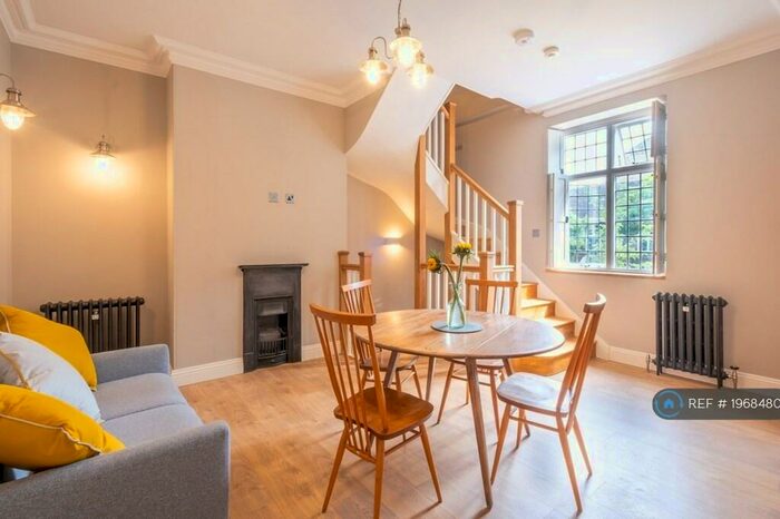 2 Bedroom Terraced House To Rent In Trinity Green, London, E1