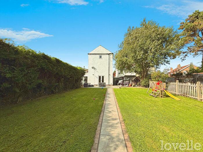 4 Bedroom Cottage For Sale In South Street, Morton, DN21