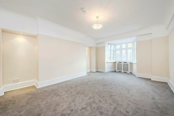 4 Bedroom Flat To Rent In Hall Road, St Johns Wood, London, NW8