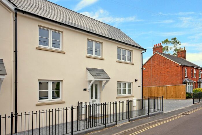 2 Bedroom End Of Terrace House To Rent In Rack Close Road, Alton, Hampshire, GU34