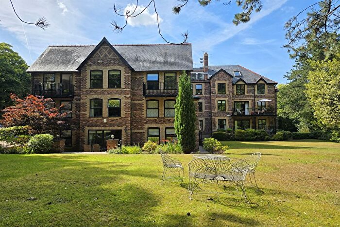 3 Bedroom Flat For Sale In Broomleigh, Booth Road, Altrincham, WA14