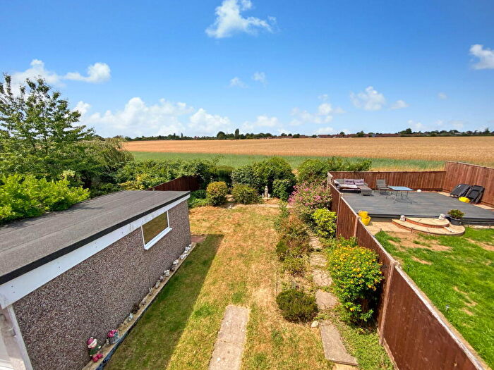 3 Bedroom Semi-Detached House For Sale In Lynden Avenue, Gonerby Hill Foot, Grantham, Lincolnshire, NG31