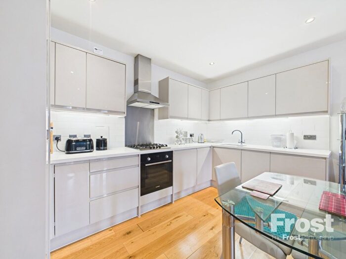 2 Bedroom Flat To Rent In High Street, Feltham, TW13