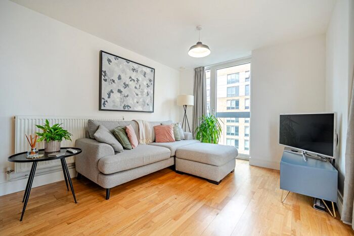 2 Bedroom Flat For Sale In Norway Street, London, SE10