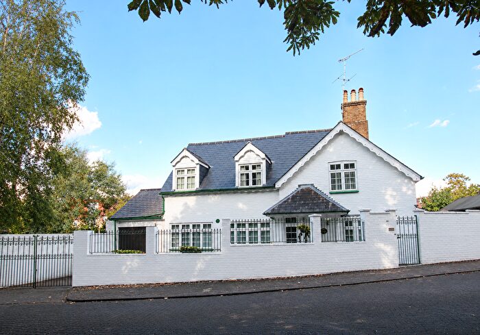 4 Bedroom Detached House For Sale In Penstemon Close, Finchley, N3