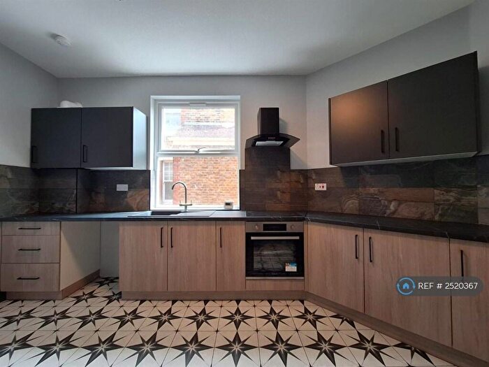 2 Bedroom Flat To Rent In Queen Anne Avenue, Bromley, BR2