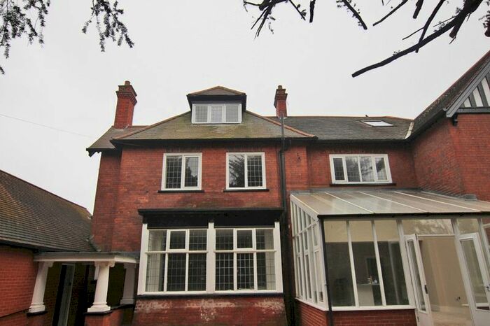 2 Bedroom Flat To Rent In The Lodge, Abbey Road, Grimsby, DN32
