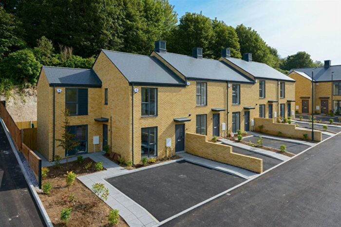 2 Bedroom Flat To Rent In Rosewood Heights, Dover, Kent, CT17