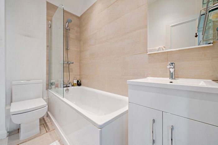 1 Bedroom Flat For Sale In Nightingale Lane, London, SW12