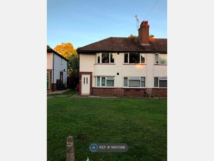 2 Bedroom Maisonette To Rent In Broadoak Court, Slough, SL2