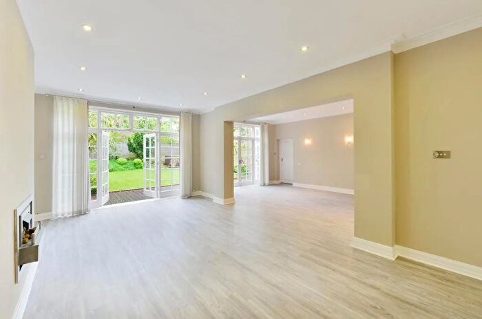 4 Bedroom House To Rent In St Johns Wood, London, NW8