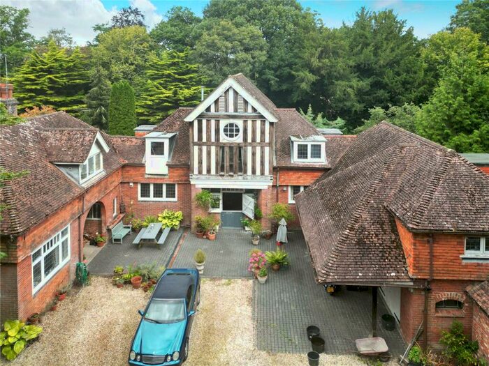 Houses for sale & to rent in GU27 2EW, Rodgate Lane, Chiddingfold And