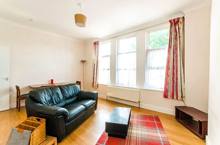 2 Bedroom Flat To Rent In Priory Road, Crouch End, London, N8