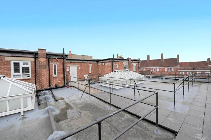 Studio To Rent In High Street, Reigate, RH2