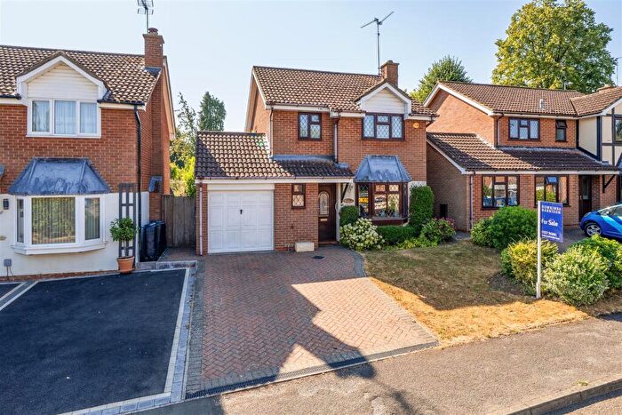 3 Bedroom Detached House For Sale In The Dingle, Daventry, NN11