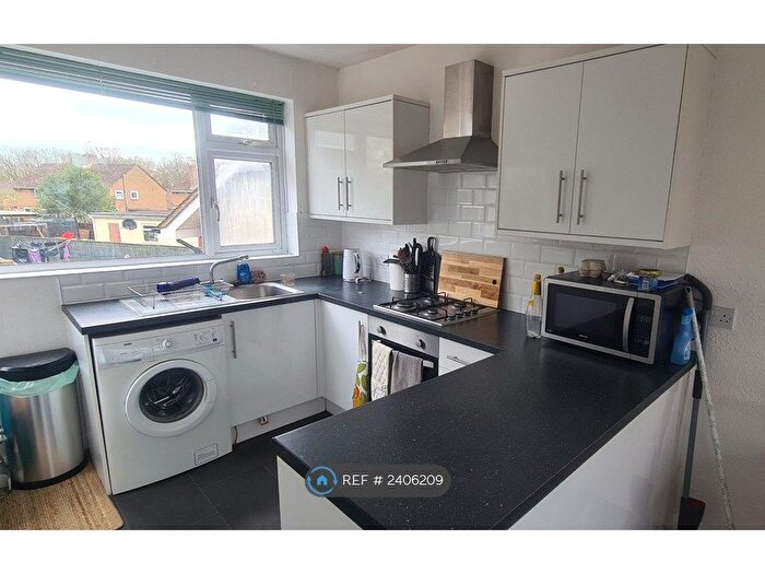 2 Bedroom Flat To Rent In Tilehurst, Reading, RG30