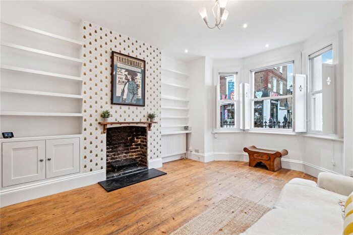 2 Bedroom Town House To Rent In North Pole Road, W10