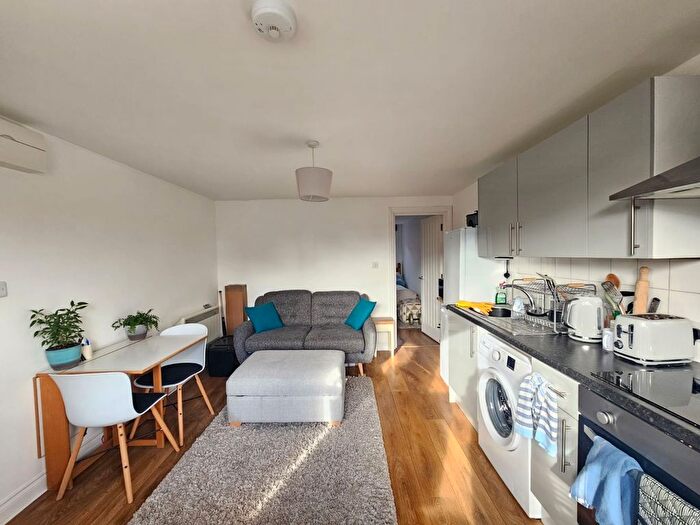 1 Bedroom Flat To Rent In Leigh Road, Eastleigh, SO50