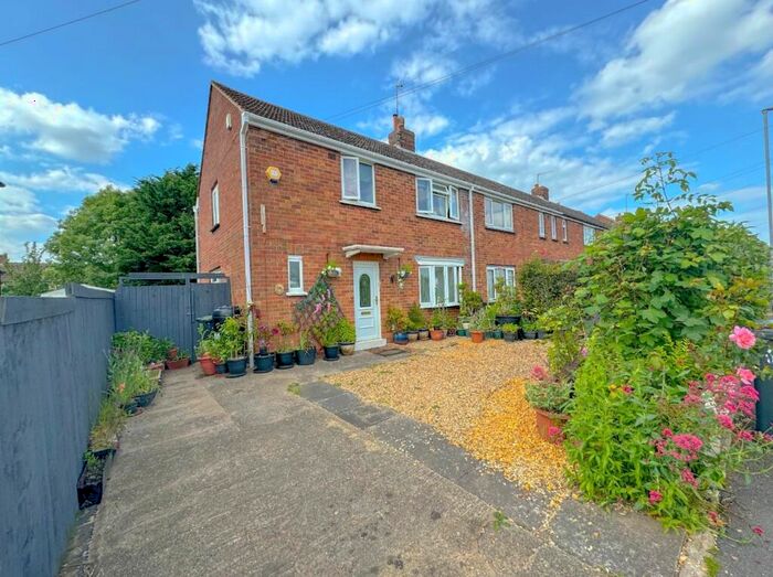 3 Bedroom Semi-Detached House For Sale In Upper Queen Street, NN10