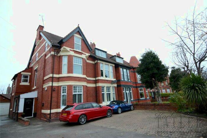 2 Bedroom Flat To Rent In The Kings Gap, Hoylake, Wirral, CH47