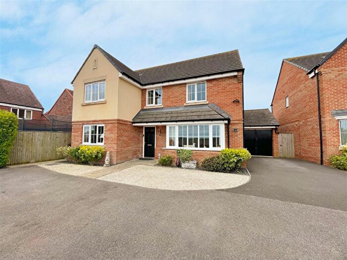 5 Bedroom Detached House For Sale In Holme View, Selby, YO8