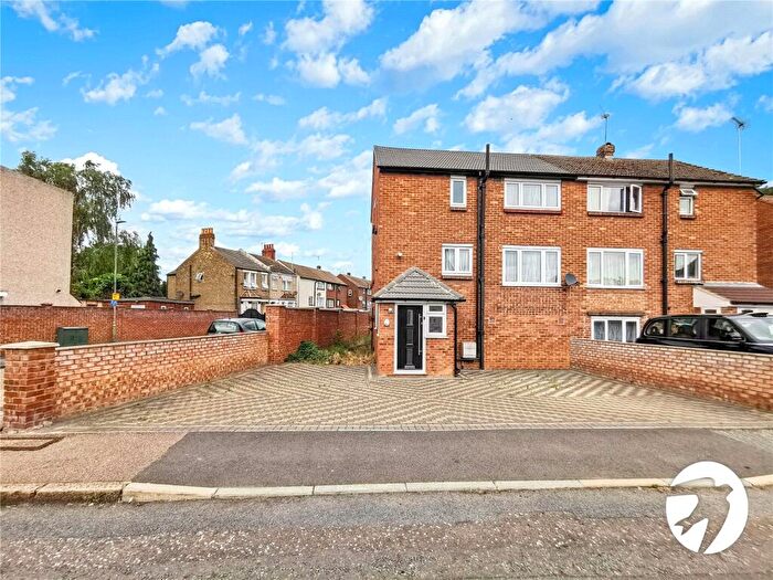 3 Bedroom End Of Terrace House For Sale In Caldy Road, Belvedere, DA17