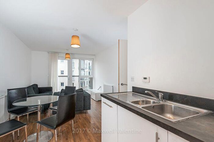 2 Bedroom Flat To Rent In Furnished Two Bed At Nsq, CR0