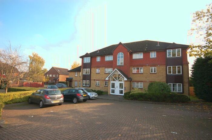 2 Bedroom Flat To Rent In Thompson Way, Rickmansworth, WD3