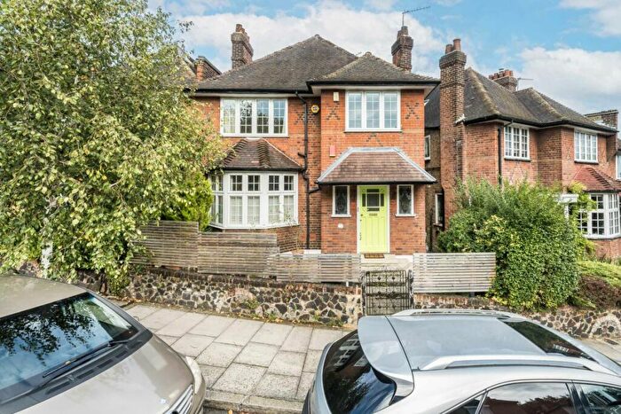4 Bedroom Terraced House To Rent In Fitzwarren Gardens, Whitehall Park, N19