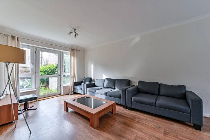 3 Bedroom Flat To Rent In Patrick Connolly Gardens, Bow, London, E3