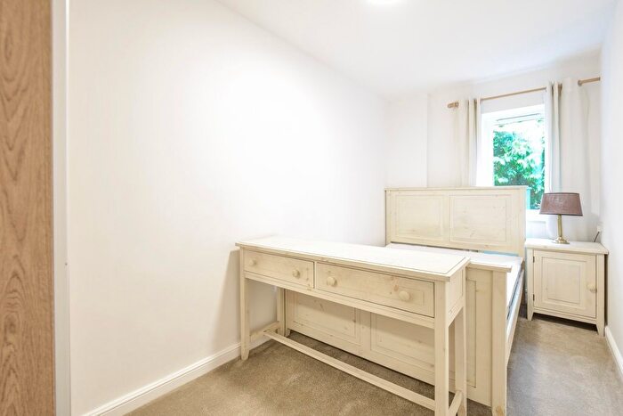 3 Bedroom Flat To Rent In Langtons Wharf, Leeds, LS2