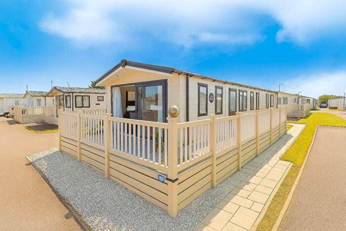 2 Bedroom Park Home For Sale In Faversham Road, Seasalter, Whitstable, CT5