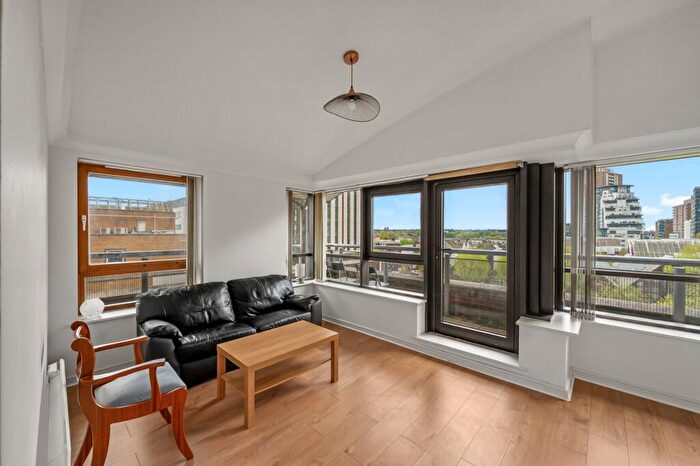 1 Bedroom Flat For Sale In Meridian Place, South Quay, E14