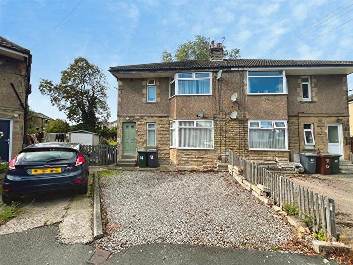 2 Bedroom Flat For Sale In Leafield Grove, Bradford, BD2