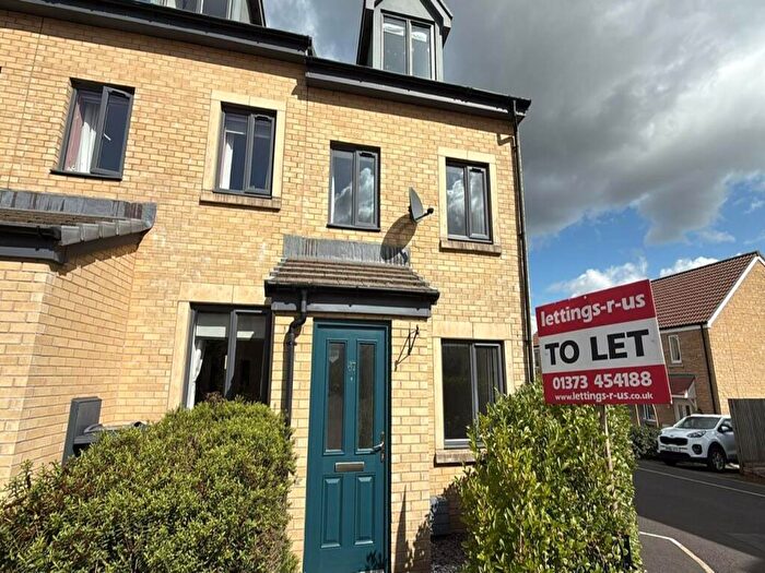 3 Bedroom House To Rent In Blackberry Road, Frome, Somerset, BA11