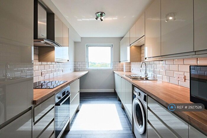 2 Bedroom Flat To Rent In Park Close, Oxford, OX2