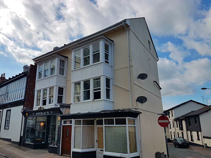 2 Bedroom Flat To Rent In Church Street, Paignton, TQ3