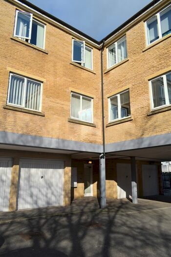 1 Bedroom Flat To Rent In Garden Court, Ramsbottom, BL0